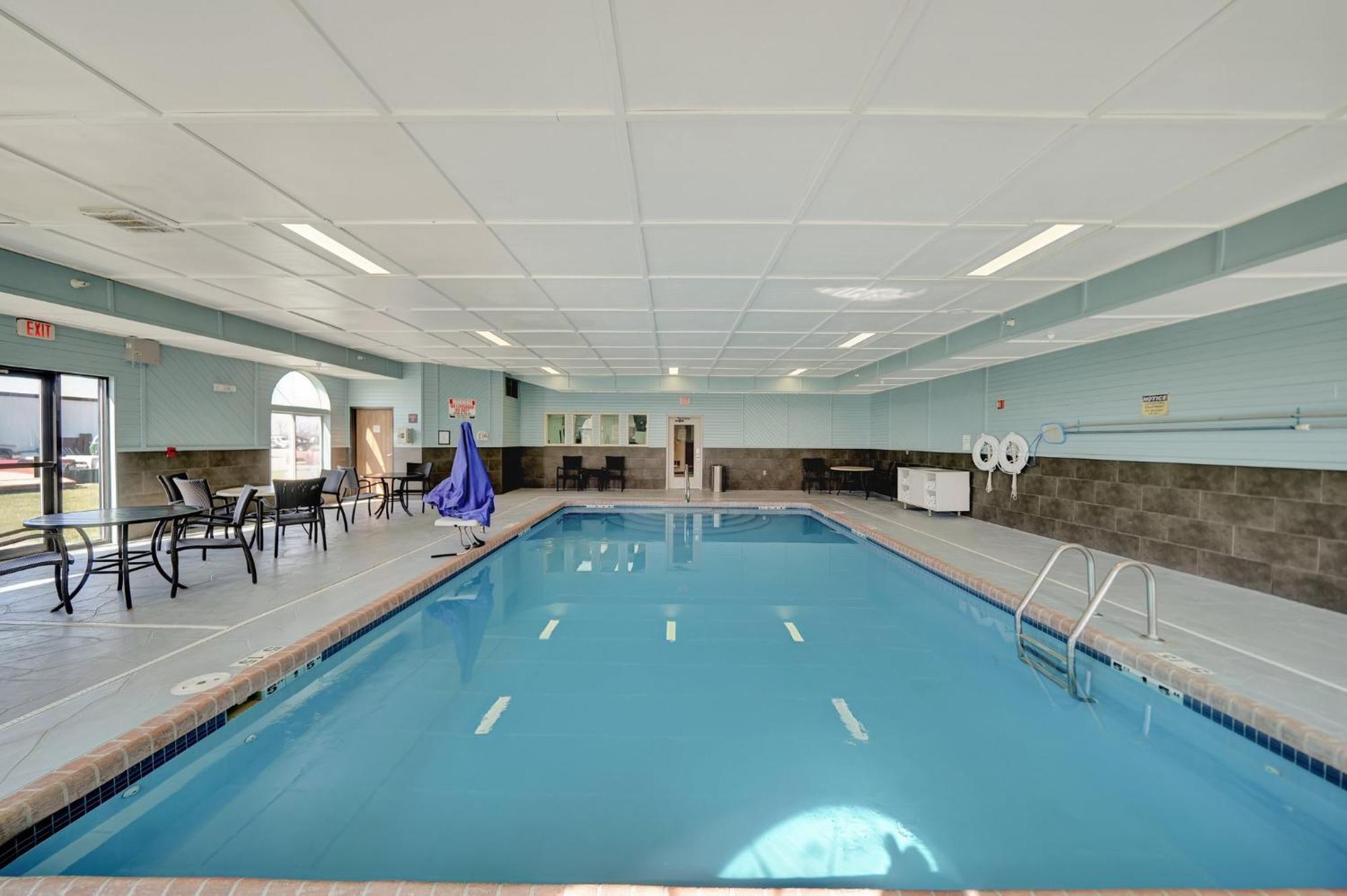 Holiday Inn Express Hotel & Suites Beatrice By Ihg Екстериор снимка